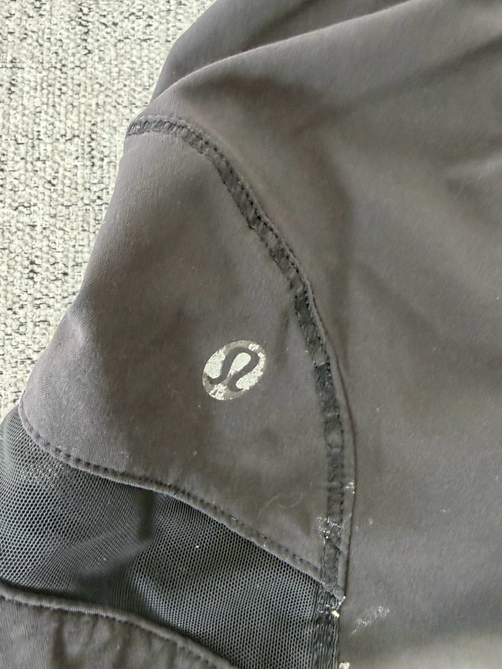 Lululemon black lined  Speed up shorts 2,5” sz 6 - Picture 4 of 9